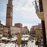 Residenza Buglioni Piazza Erbe 公寓 *